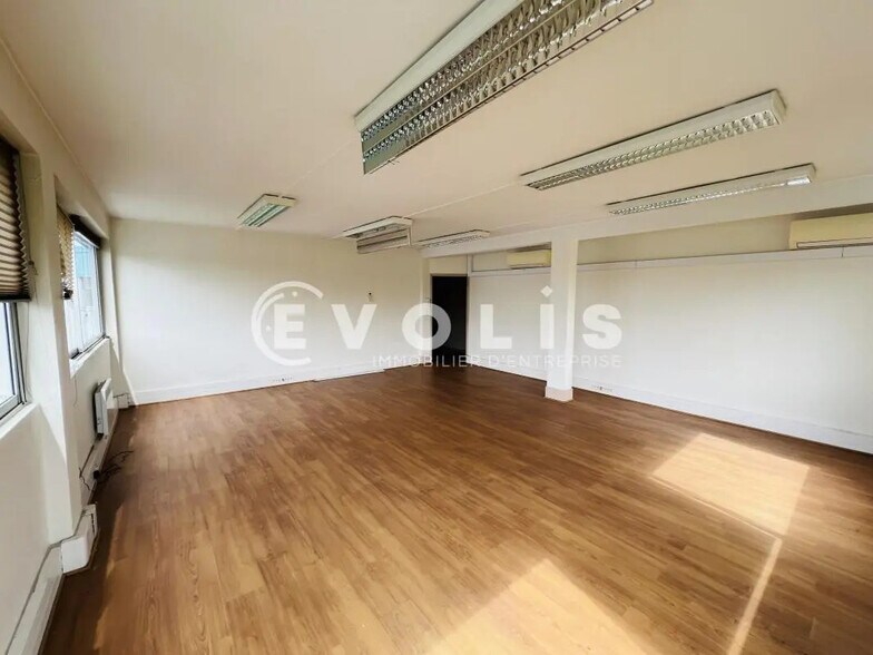 Bureau dans Noisy-le-Grand à louer - Photo de l’immeuble – Image 3 sur 5