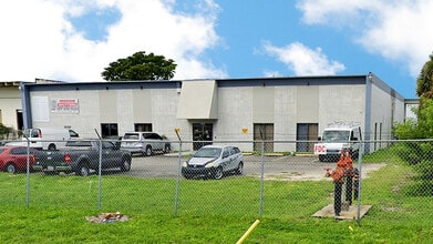 16350 NW 48th Ave, Miami, FL à louer Photo de l’immeuble– Image 1 sur 11