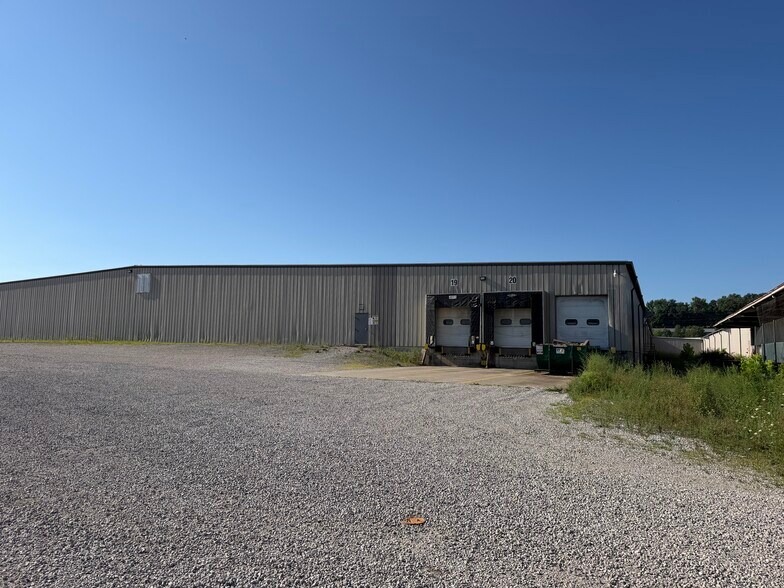 703 N Chestnut St, Huntingburg, IN à vendre - Photo de l’immeuble – Image 3 sur 7