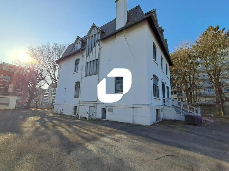 Bureau dans Saint-André-lez-Lille à louer - Photo de l’immeuble – Image 2 sur 8