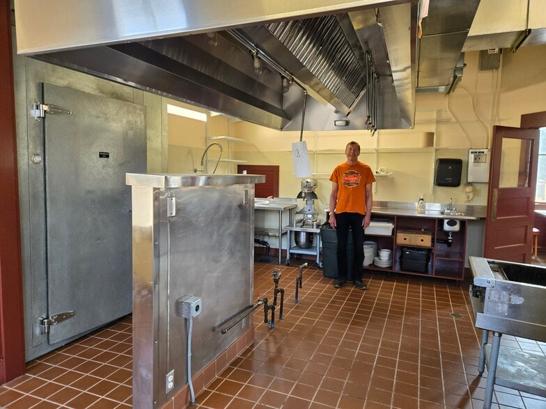 801 Milwaukee Rd, South Cle Elum, WA à louer - Photo de l’immeuble – Image 3 sur 5