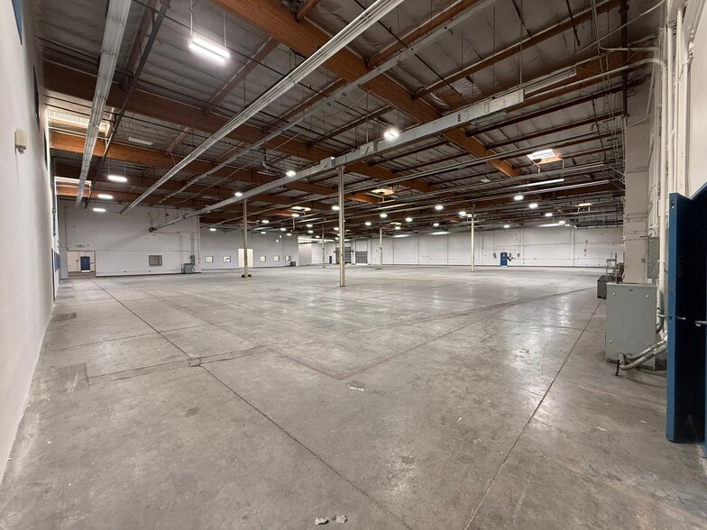 8966 Mason Ave, Chatsworth, CA à louer - Photo intérieure – Image 2 sur 9