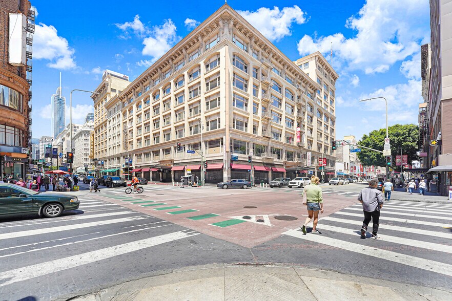 309 W 7th St, Los Angeles, CA à louer - Photo de l’immeuble – Image 2 sur 6