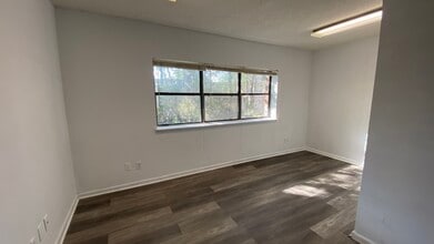 4221 Baymeadows Rd, Jacksonville, FL à louer Photo intérieure– Image 2 sur 5