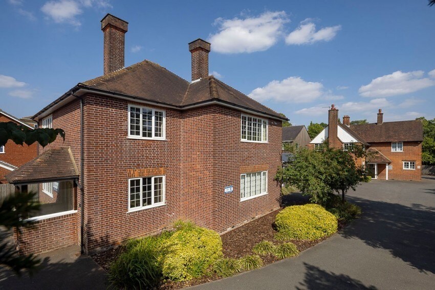 7 Castlefield Rd, Reigate à louer - Photo de l’immeuble – Image 2 sur 2