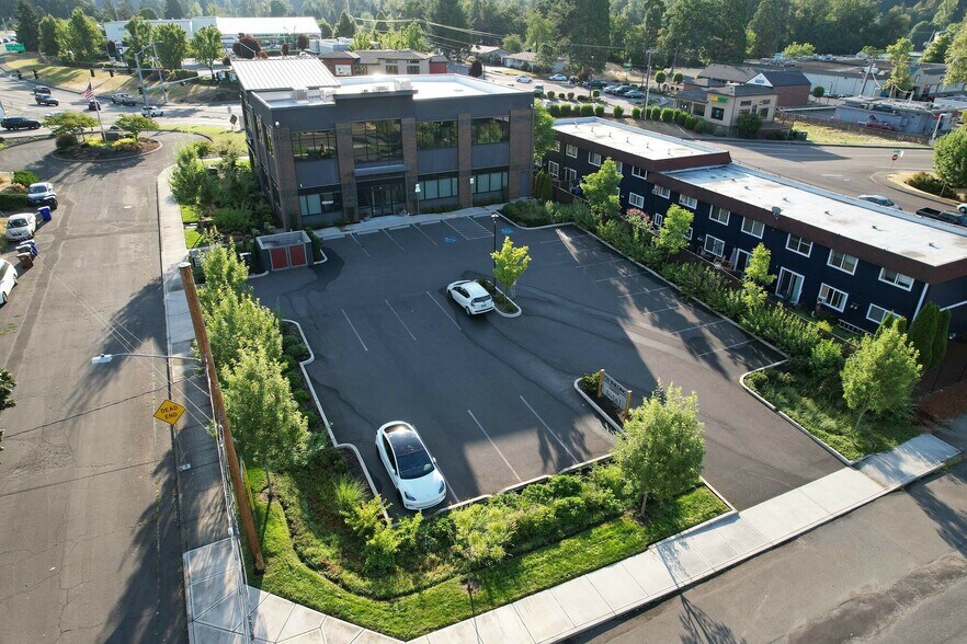 735 E Clarendon St, Gladstone, OR à louer - Aérien – Image 2 sur 11