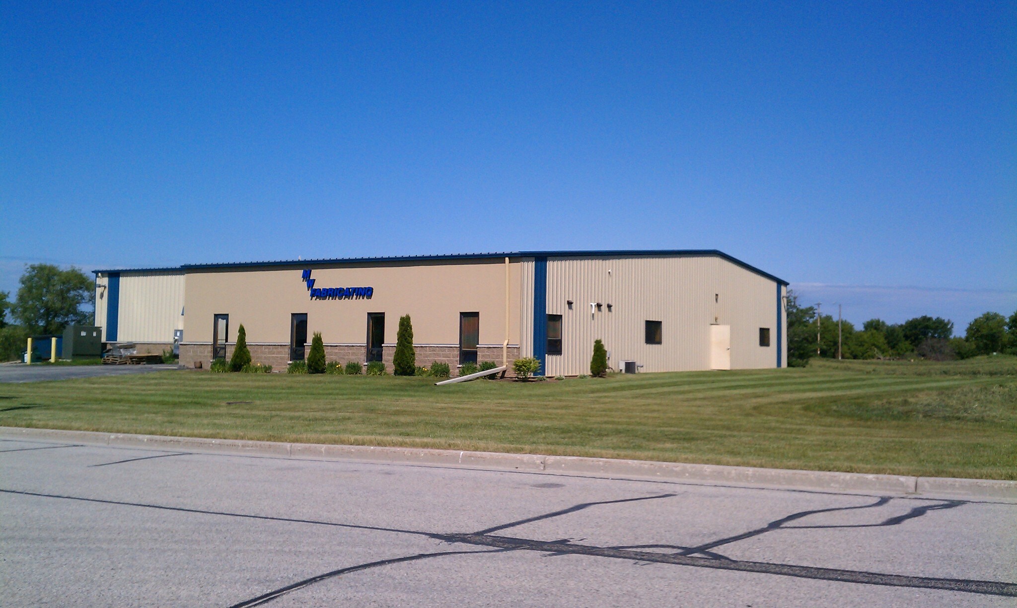 755 Tower Dr, Fredonia, WI à vendre Photo de l’immeuble– Image 1 sur 4