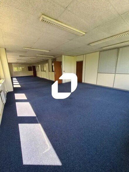 Bureau dans Buc à louer - Photo de l’immeuble – Image 2 sur 12