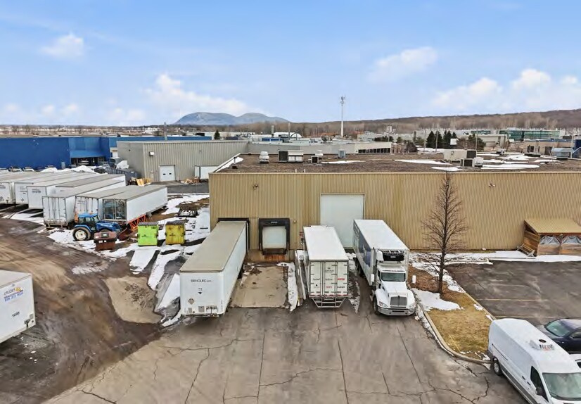 2090 Rue Bombardier, Ste-Julie, QC à vendre - Photo de l’immeuble – Image 3 sur 19