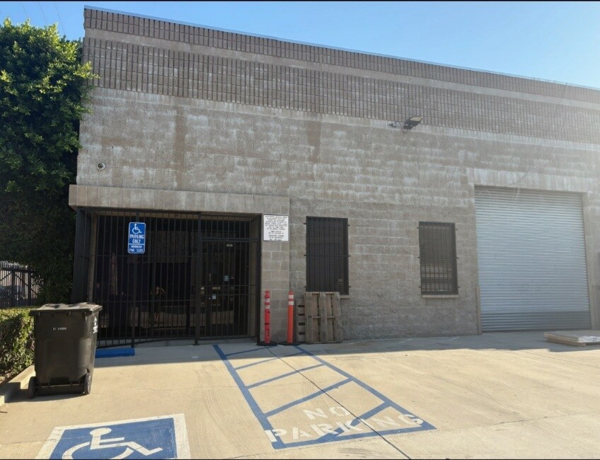 7412 Fulton Ave, North Hollywood, CA à louer Photo principale– Image 1 sur 2