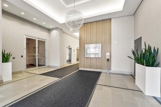 1919 Minnesota Ct, Mississauga, ON à louer Hall d’entrée– Image 2 sur 3