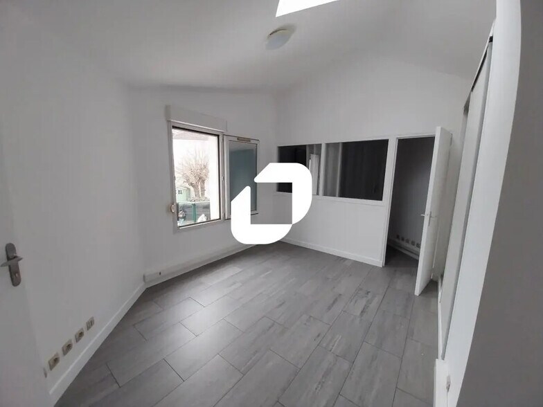 Bureau dans Bry-sur-Marne à louer - Photo de l’immeuble – Image 3 sur 6