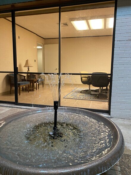 9400 Village Green Dr, Shreveport, LA à louer - Photo de l’immeuble – Image 2 sur 45