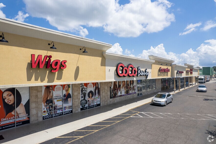 5839-5909 University Blvd W, Jacksonville, FL à louer - Photo de l’immeuble – Image 2 sur 8