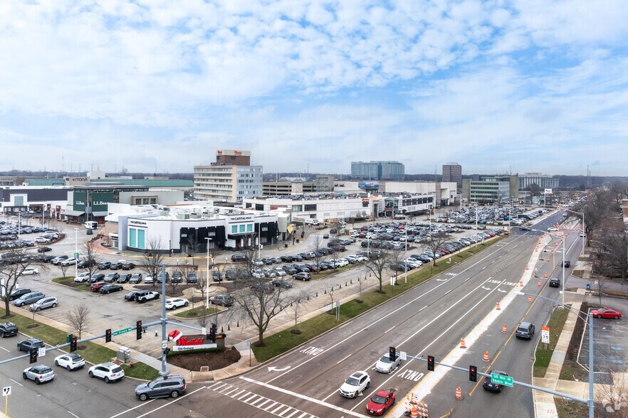 4999 Old Orchard Ctr, Skokie, IL à louer - Photo de l’immeuble – Image 2 sur 2