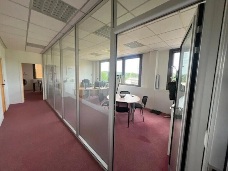 Bureau dans Val-de-Reuil à louer - Photo de l’immeuble – Image 2 sur 7