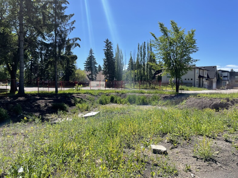 10504 128 St NW, Edmonton, AB à vendre - Photo de l’immeuble – Image 3 sur 5