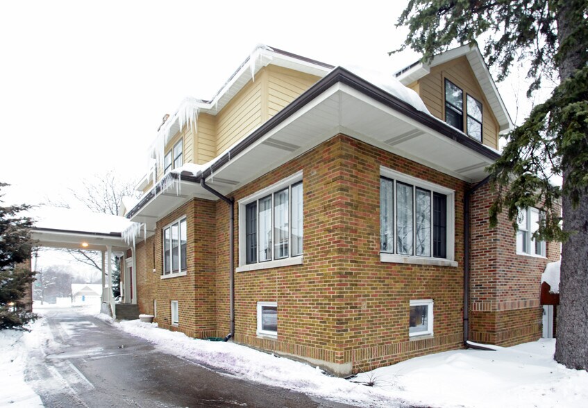 402 E Roosevelt Rd, Wheaton, IL à louer - Photo de l’immeuble – Image 3 sur 14