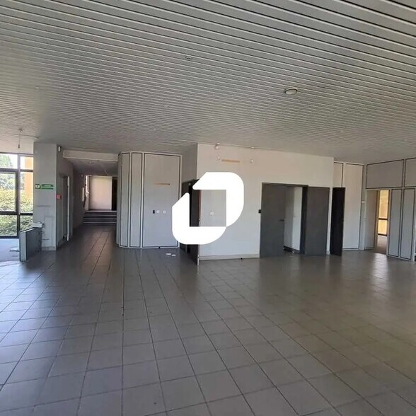 Bureau dans Rambouillet à vendre - Photo de l’immeuble – Image 2 sur 19