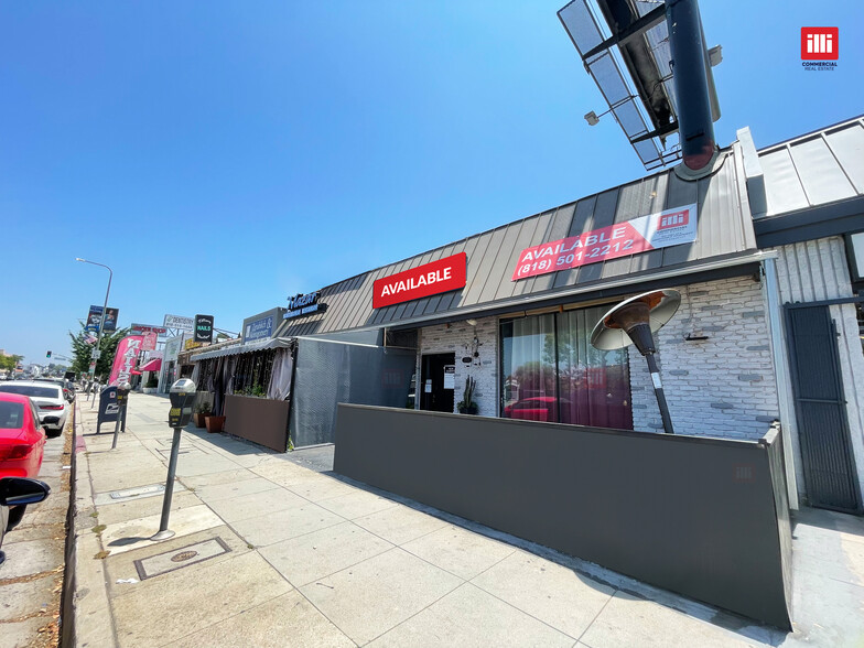 21926-21928 Ventura Blvd, Woodland Hills, CA à louer - Photo de l’immeuble – Image 3 sur 7