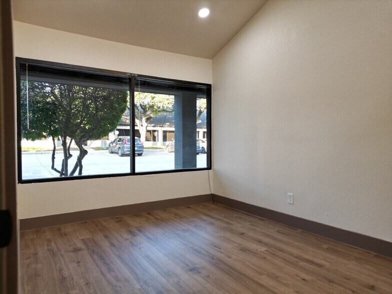 4734 Benbrook Blvd, Benbrook, TX à louer - Photo de l’immeuble – Image 3 sur 13