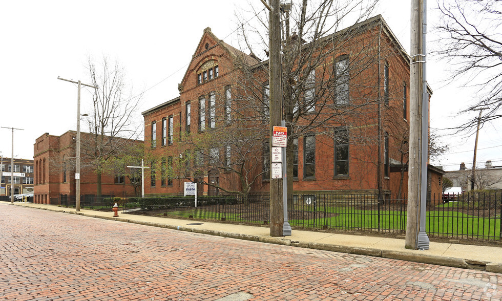 1320 Sumner Ct, Cleveland, OH à louer - Photo de l’immeuble – Image 3 sur 30