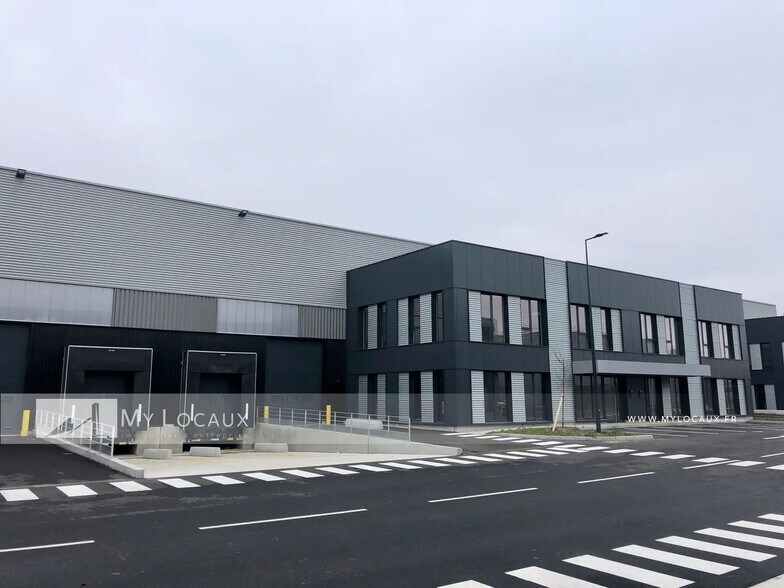 51 Rue Du Commandant Rolland, Le Bourget à louer - Photo de l’immeuble – Image 1 sur 9