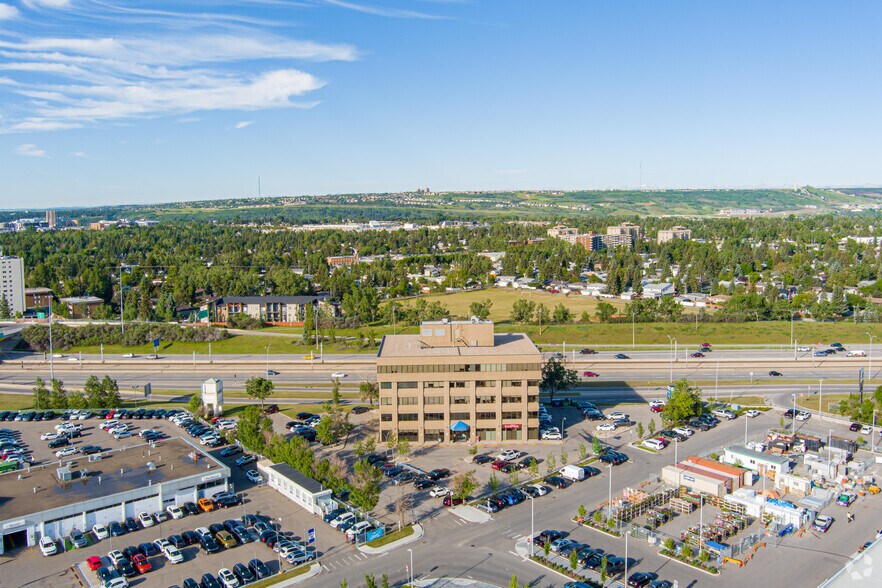 4600 Crowchild Trl NW, Calgary, AB à louer - Aérien – Image 2 sur 6