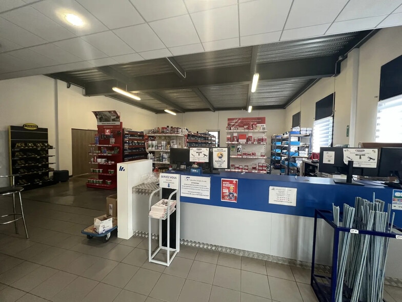 Local d’activités dans Villeneuve-la-Garenne à louer - Photo intérieure – Image 2 sur 6