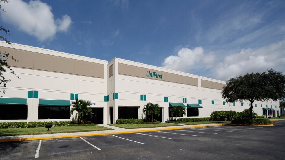 7800-7890 NW 80th St, Miami, FL à louer - Photo de l’immeuble – Image 3 sur 13