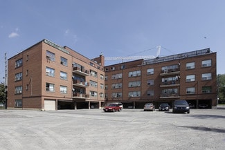 Plus de détails pour 391 Major Mackenzie Dr E, Richmond Hill, ON - Logement à vendre