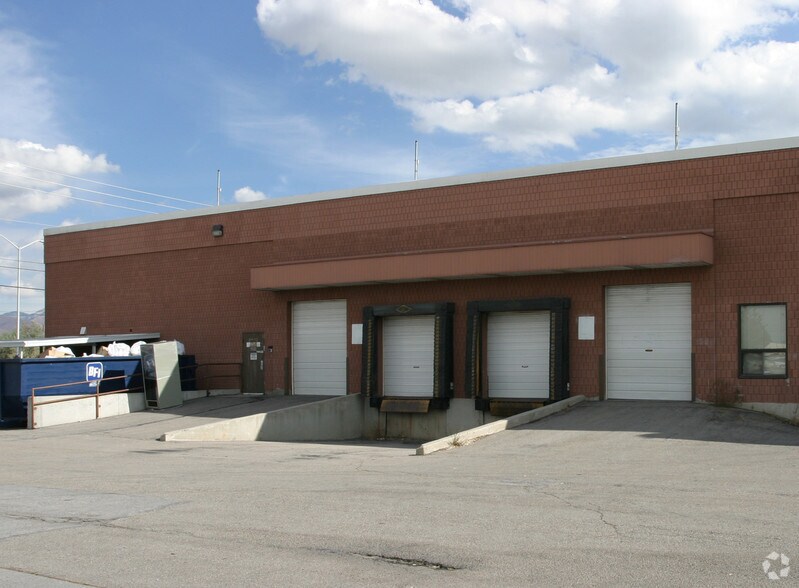 2607 Decker Lake Blvd, Salt Lake City, UT à louer - Photo de l’immeuble – Image 3 sur 8