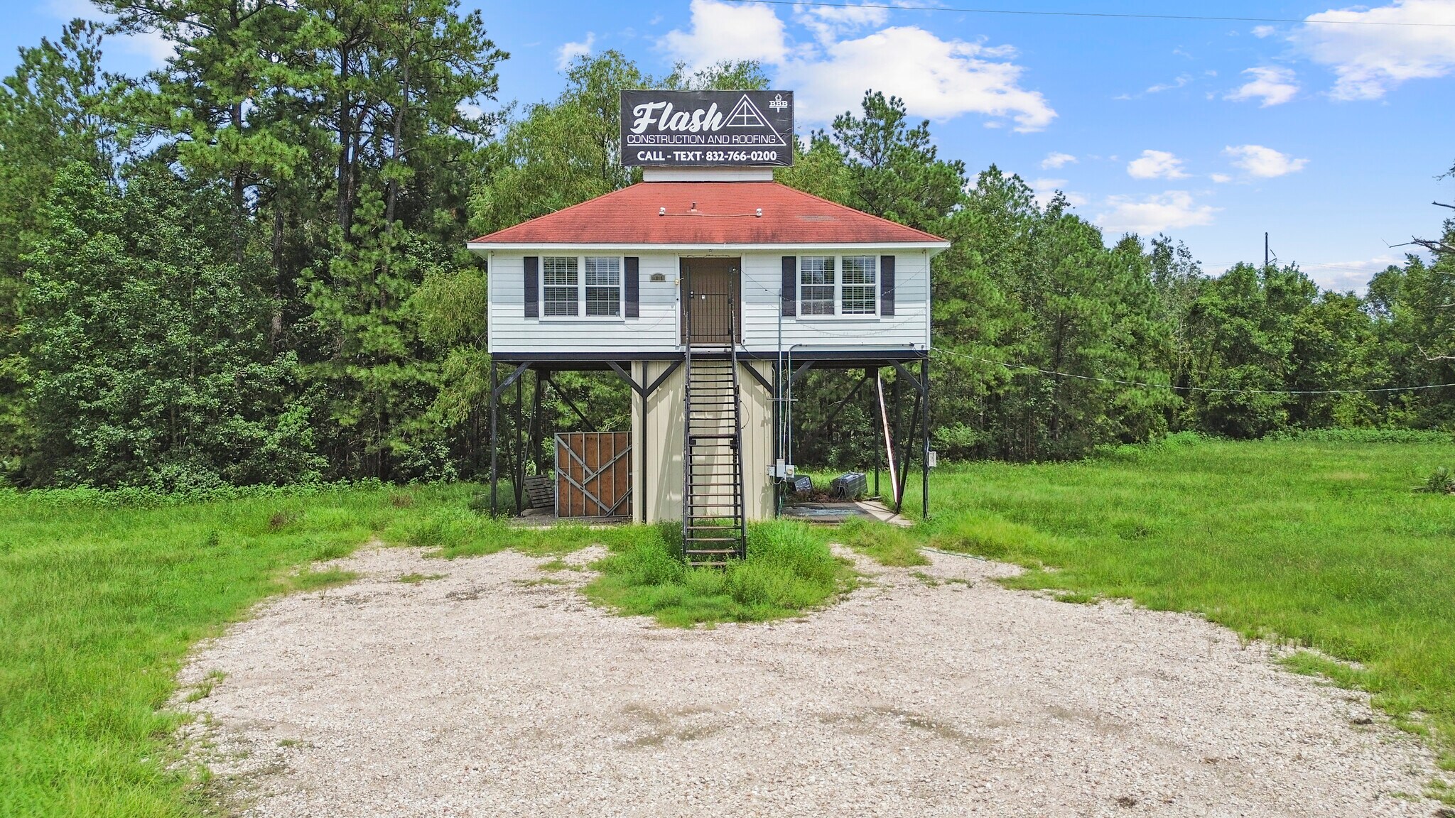 14815 Freeway Service Road, Conroe, TX à louer Photo principale– Image 1 sur 17