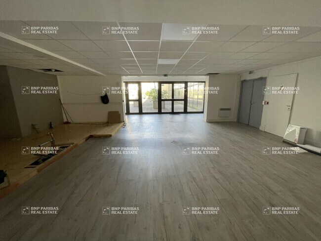 Plus de détails pour Bureau, Industriel/Logistique à louer