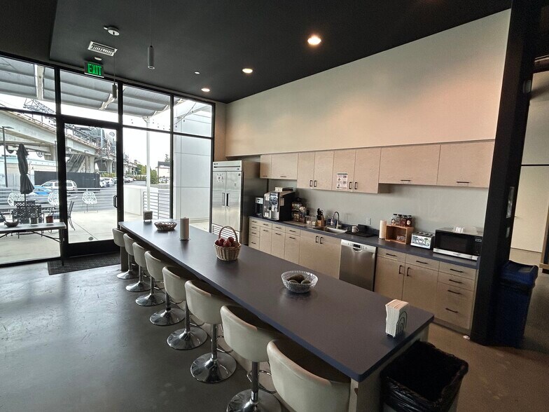 2201 Park Pl, El Segundo, CA à louer - Photo de l’immeuble – Image 3 sur 15