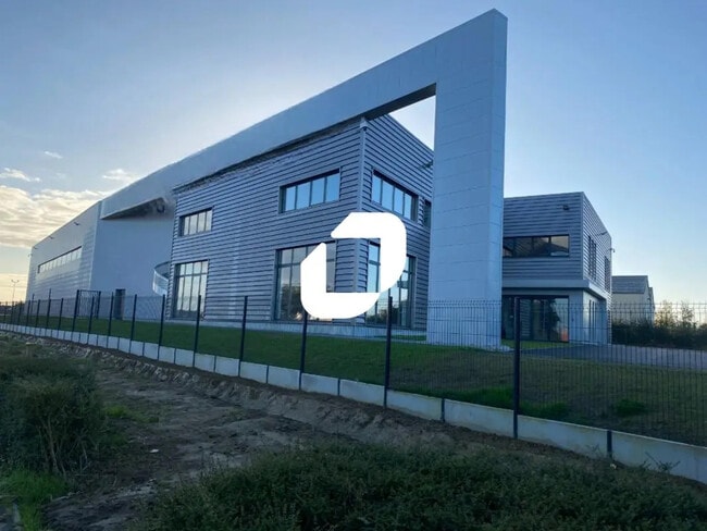 Plus de détails pour 74 Avenue De La Houblonnière, Godewaersvelde - Différents types d’espaces à louer