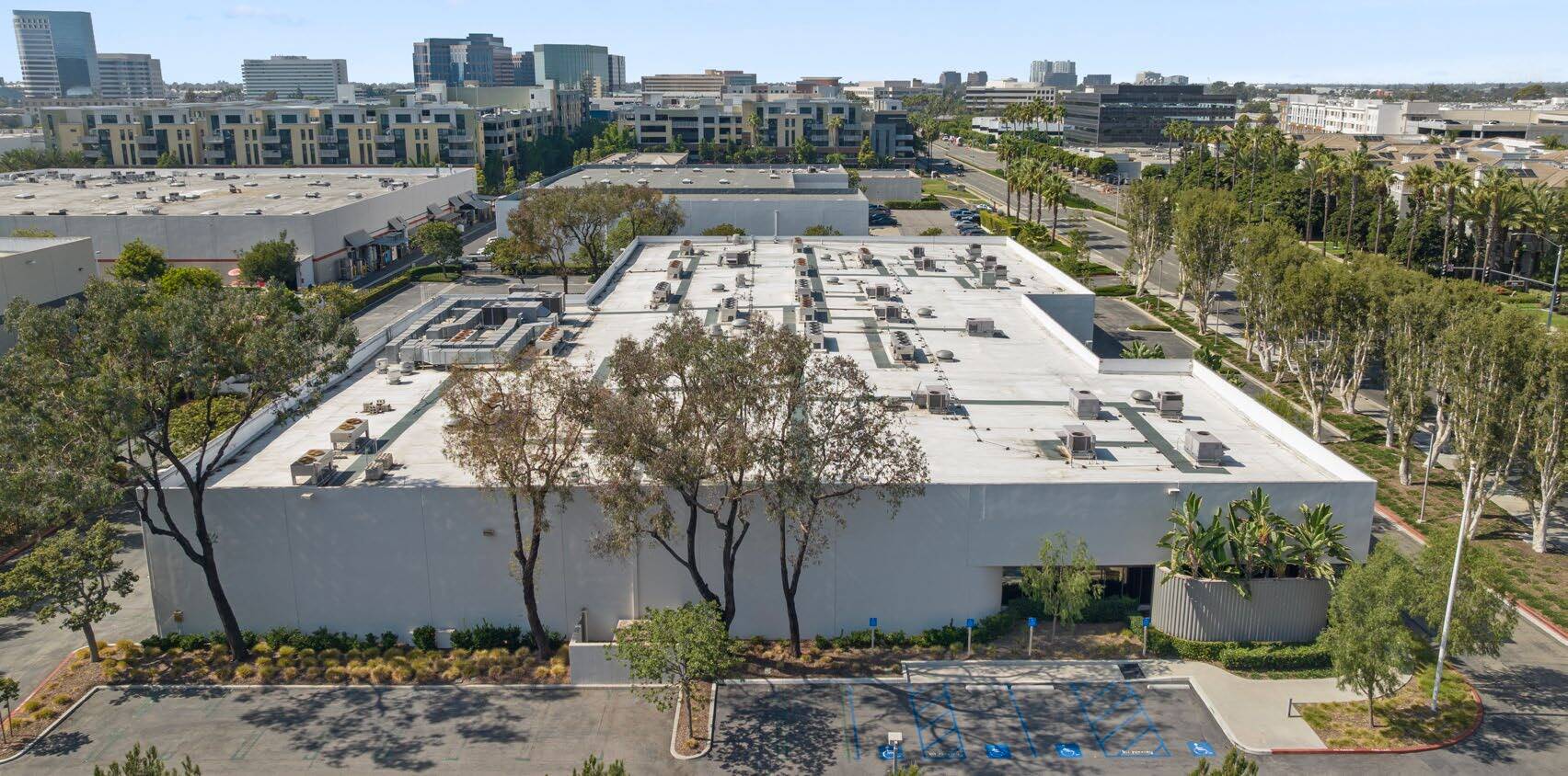 2640 Main St, Irvine, CA à louer Photo de l’immeuble– Image 1 sur 5