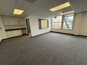 310 SW 4th Ave, Portland, OR à louer Photo intérieure– Image 1 sur 2