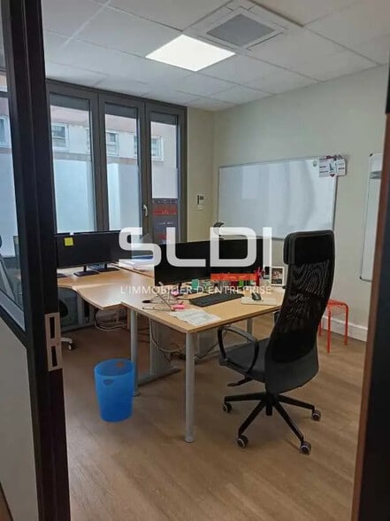 Local commercial dans Villeurbanne à louer - Photo de l’immeuble – Image 3 sur 9