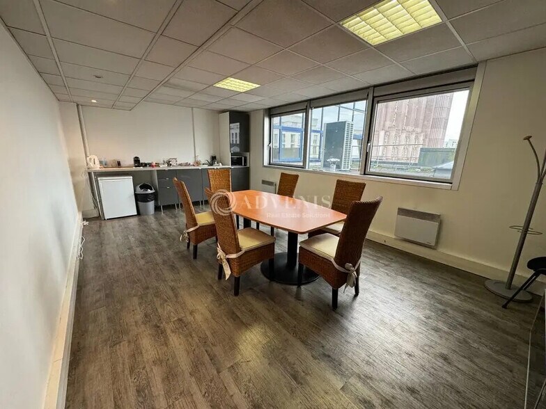 Bureau dans Noisy-le-Grand à vendre - Photo de l’immeuble – Image 2 sur 6