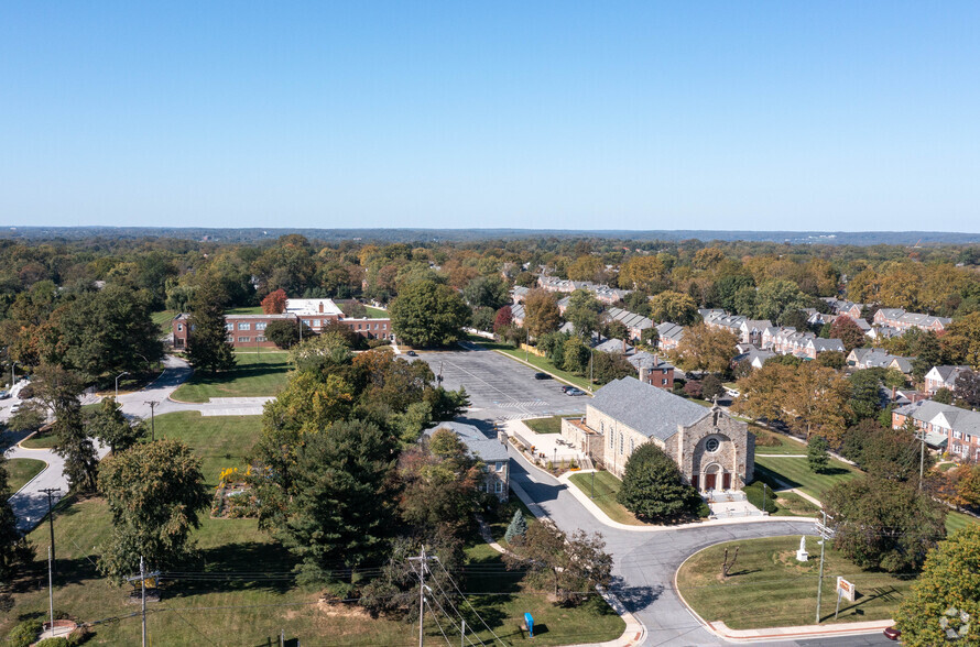 6432 York Road, Baltimore, MD  21212, Baltimore, MD à louer - Photo de l’immeuble – Image 2 sur 6