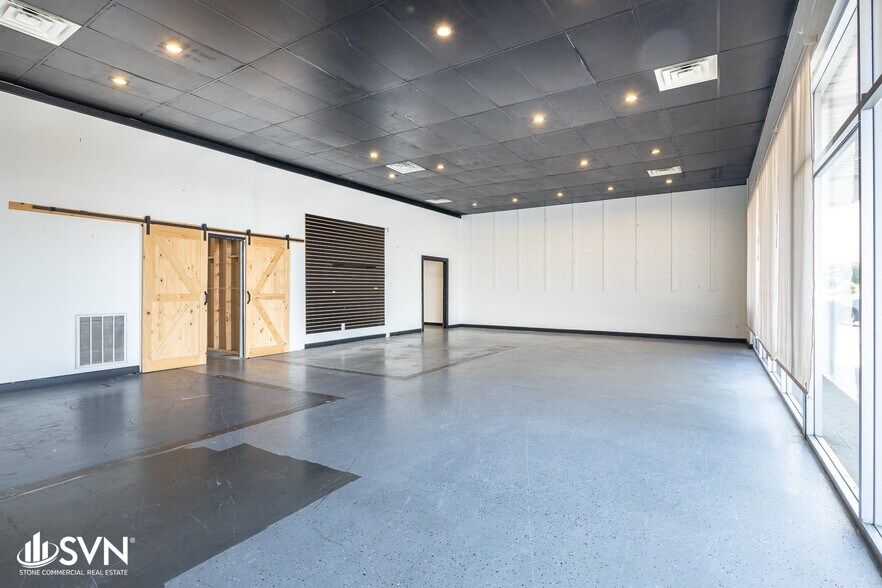 1158 Industry Rd, Lexington, KY à louer - Photo de l’immeuble – Image 3 sur 11