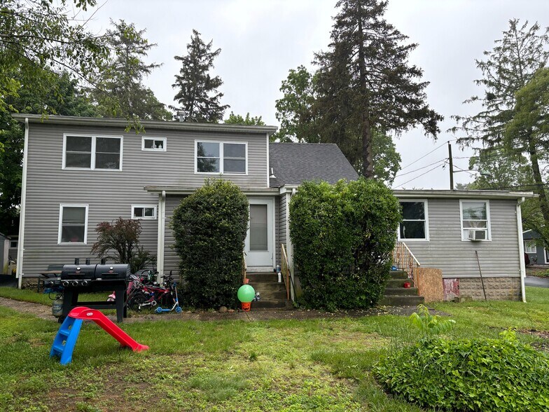 121 Rose Dr, Ronkonkoma, NY à vendre - Photo de l’immeuble – Image 3 sur 22