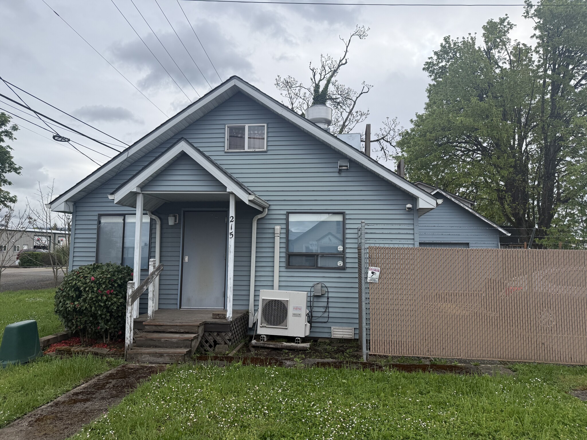 215 S 19th St, Springfield, OR à louer Photo intérieure– Image 1 sur 11