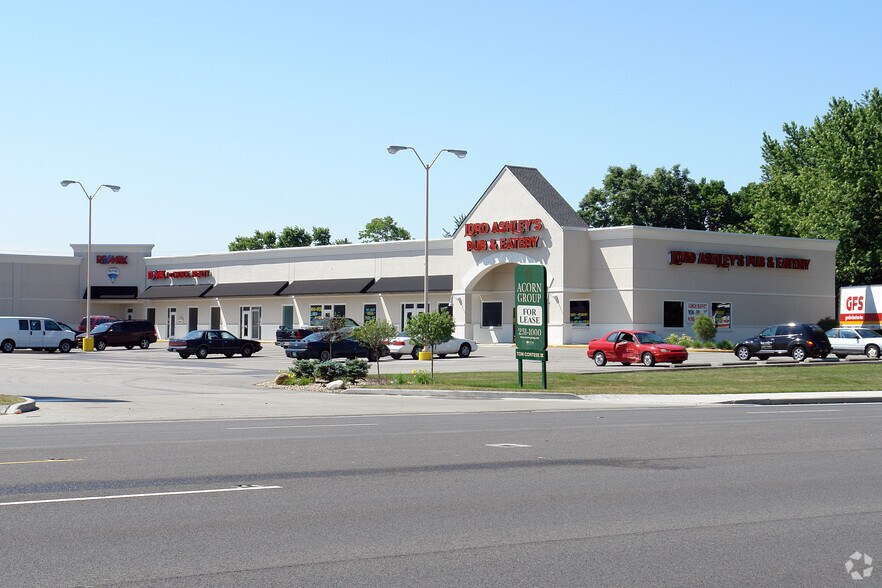 11709-11805 Pendleton Pike, Indianapolis, IN à louer - Photo de l’immeuble – Image 2 sur 6