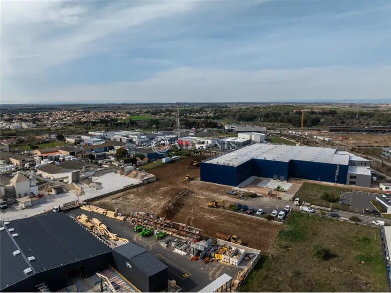 Local d’activités dans Bessan à louer - Photo de l’immeuble – Image 3 sur 5