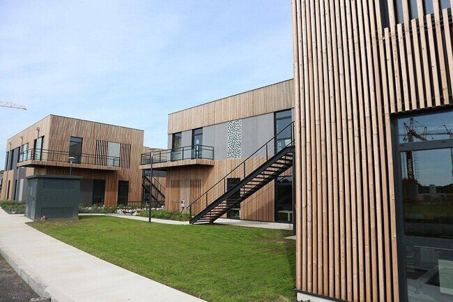 Plus de détails pour Local d’activités à vendre