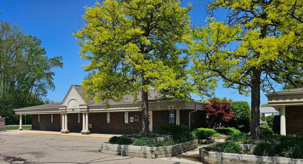145 Rochdale Dr S, Rochester Hills, MI à louer - Photo de l’immeuble – Image 1 sur 1