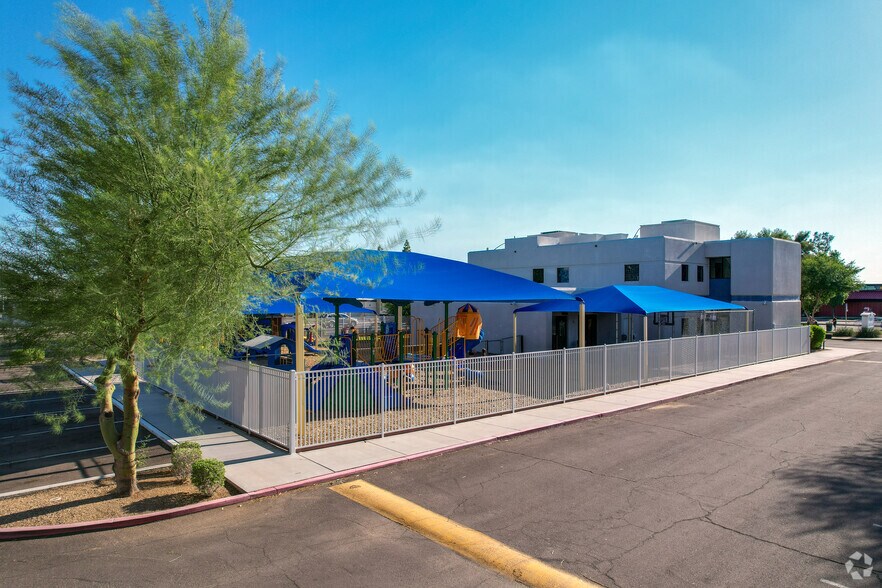1365 S Gilbert Rd, Mesa, AZ à vendre - Photo de l’immeuble – Image 3 sur 6