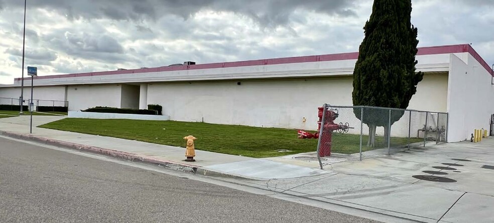 7225 Orangethorpe Ave, Buena Park, CA à louer - Photo de l’immeuble – Image 1 sur 3